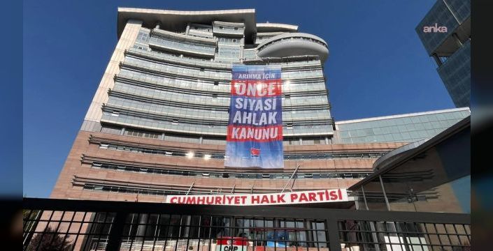 CHP genel merkezine siyasi ahlak kanunu pankartı