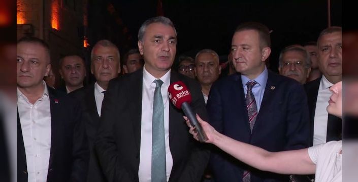 CHP heyeti Mersin'de gözaltındaki başkanlarla bir araya geldi