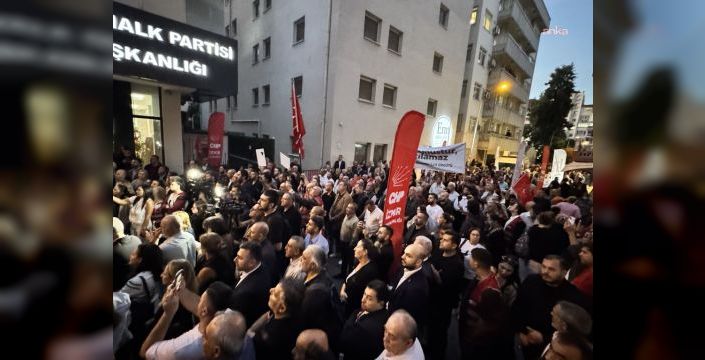 CHP İzmir il binası önünde tepki gösterildi