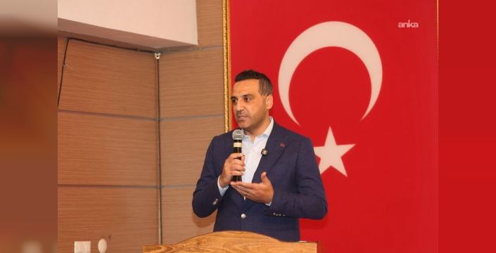 Çiğli’de Cumhuriyet kutlandı: Atatürk fotoğrafları ve film gösterimi