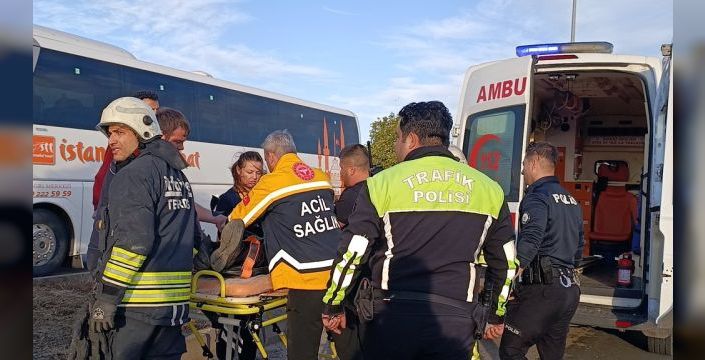 Çocukla kaçırılan otomobil, yayaya ve iki araca çarptı
