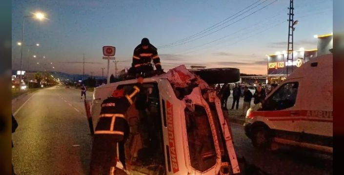 Çorum'da ambulans ve otomobil çarpıştı