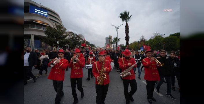 Cumhuriyet'in 103. yılında Ataşehir'de kortej yürüdü