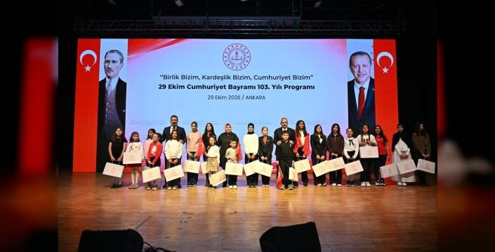 Cumhuriyet temalı yarışmanın ödülleri öğrencilere verildi