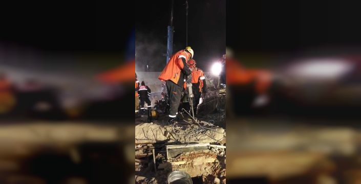 Depremzedeleri kurtaran itfaiyeciler o günü anlattı
