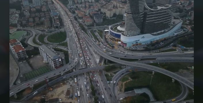 Derbi günü İstanbul trafiği yüzde 72'ye ulaştı
