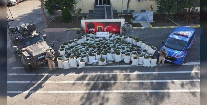 Diyarbakır'da 2,2 ton esrar yakalandı
