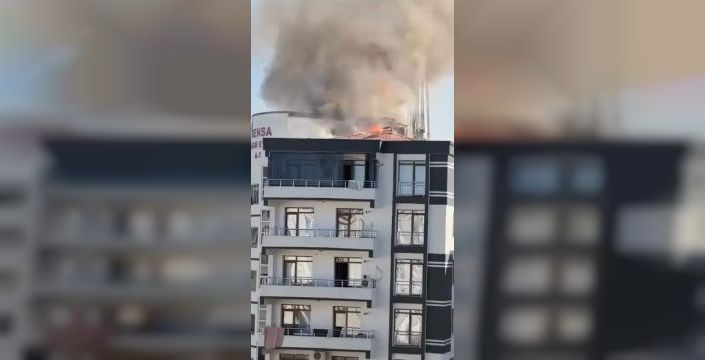 Diyarbakır'da binanın çatısındaki yangında 7 kişi kurtarıldı