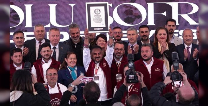 Dünyanın en büyük Anadolu Sofrası Afyonkarahisar'da kuruldu