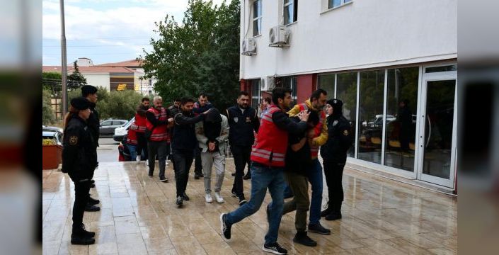 Emekliyi 19 milyon lira dolandıran 11 kişiden 9'u tutuklandı