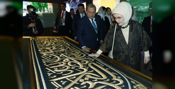 Emine Erdoğan Semerkant'ta İmam Buhari Kompleksi'ni gezdi