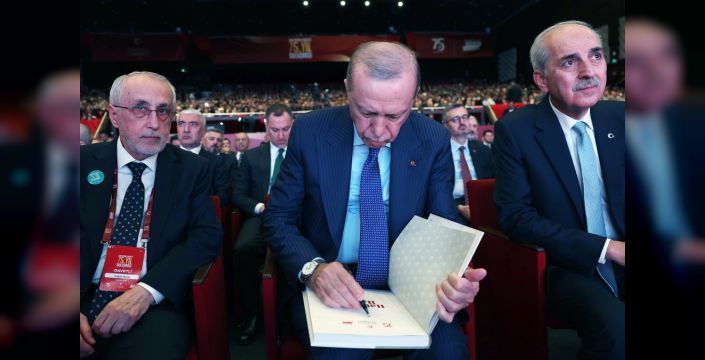 Erdoğan: Tekno-oligarklar gençleri hedef alıyor