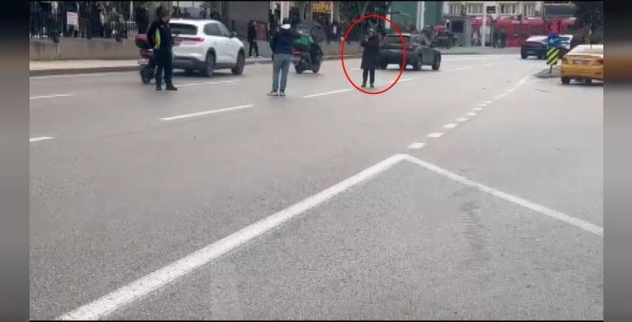 Eşinden çocuklarını göstermediği iddiasıyla boğazına bıçak dayadı