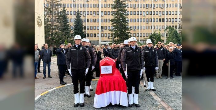 Eski Bakan Ünal Erkan için Emniyet'te tören