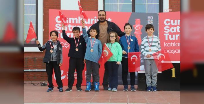 Eskişehir'de Cumhuriyet Bayramı satranç turnuvası düzenlendi