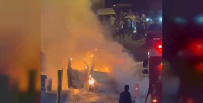 Eyüpsultan'da seyir halindeki araç yandı