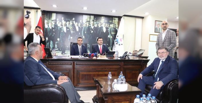 Eyyüp Kadir İnan: Özgür Özel, siyasi haysiyetini kaybetti