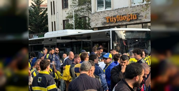 Fenerbahçeli taraftarlar Rams Park yolculuğu için Kadıköy'de toplandı