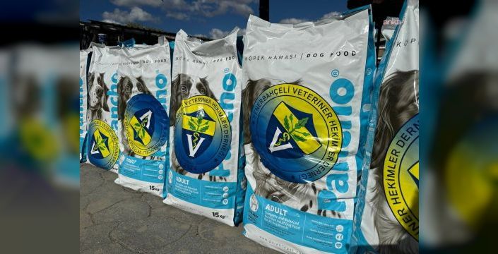 Fenerbahçeli veteriner hekimlerden Bakırköy Belediyesi'ne mama yardımı