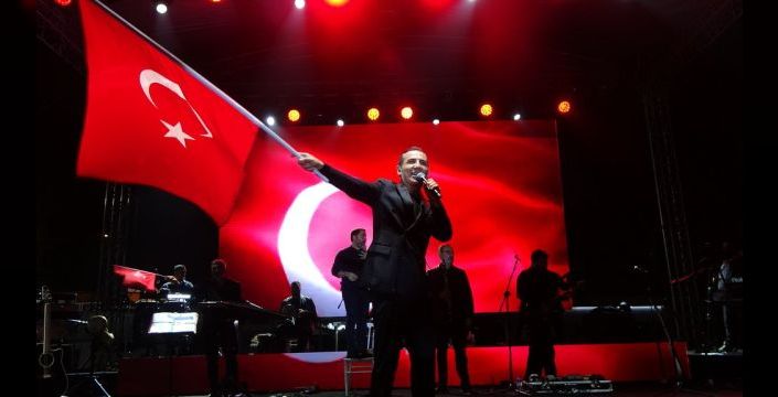 Ferhat Göçer, Bursa'da Cumhuriyet Bayramı'nı kutladı