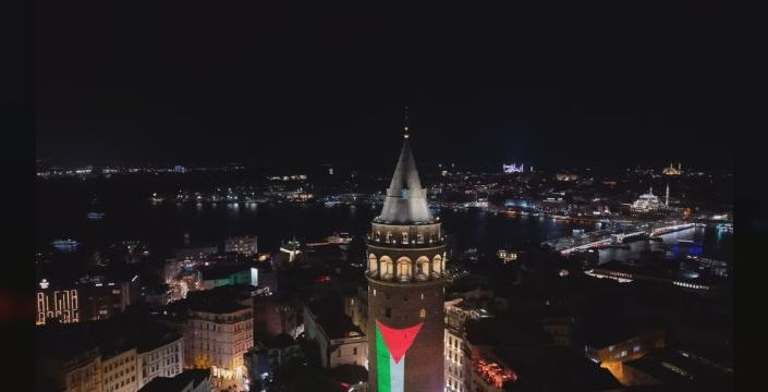 Galata Kulesi, Filistin bayrağıyla aydınlatıldı