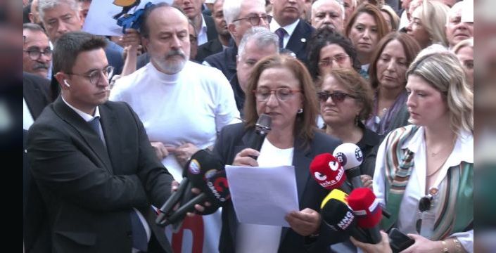 Gazeteciler sansüre tepki için yürüdü
