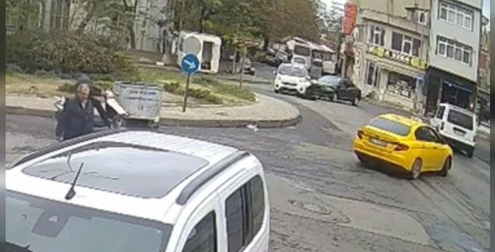 Hafif ticari araçla otomobil çarpıştı: 2 yaşındaki çocuk yaralandı