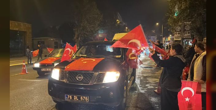 Iğdır'da Cumhuriyet'in 103. yılı araç konvoyuyla kutlandı