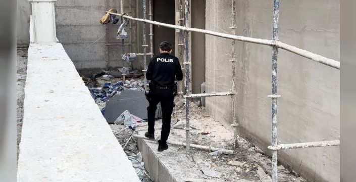 İnşaat işçisi yüksekten düştü
