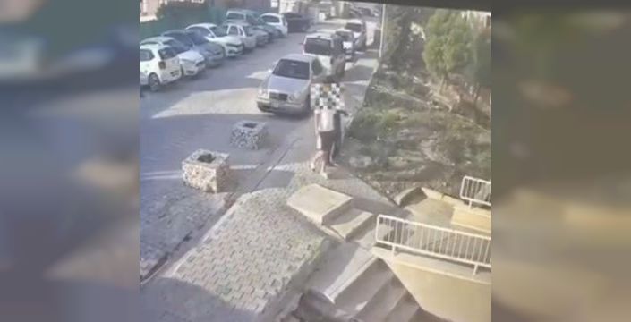 İş arkadaşlarının evinden altın ve para çalan 2 şüpheli yakalandı