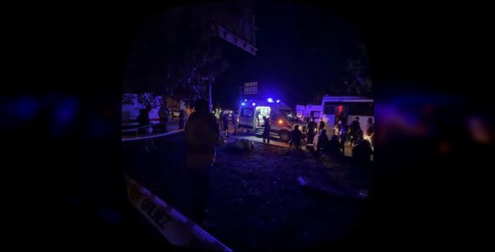 Isparta'da tarım işçilerini taşıyan midibüs TIR ile çarpıştı