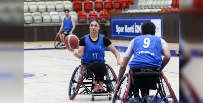 İzmir Büyükşehir Belediyesi tekerlekli sandalye basketbol takımı yeni sezona hazırlanıyor