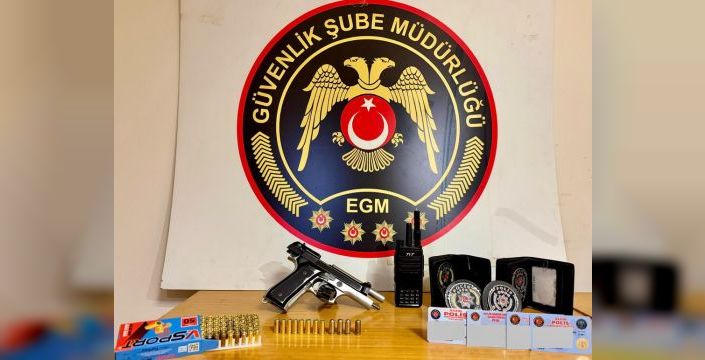 İzmir'de Emniyet armalarıyla silah teşhiri: gözaltı