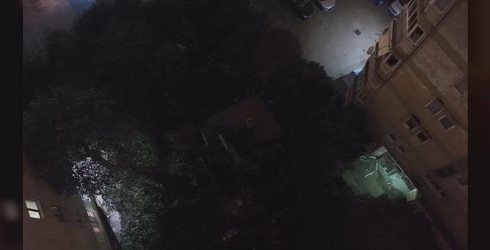 Kadıköy'de ahşap köşk alevlere teslim oldu