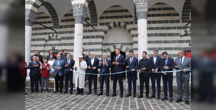 Kahramanmaraş depremlerinde hasar gören camiler yeniden açıldı