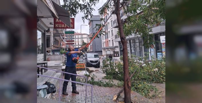 Kartal Belediyesi, yoğun yağış ve fırtınaya karşı çalışma yürütüyor