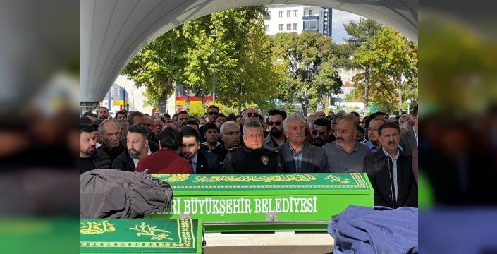 Kazada hayatını kaybeden 3 kişi, son yolculuklarına uğurlandı