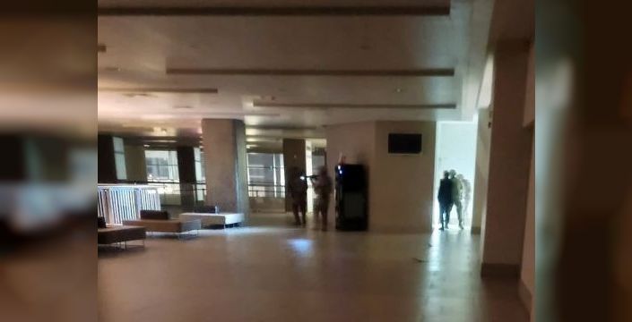 Kızını hastanede vurmak isteyen baba tutuklandı