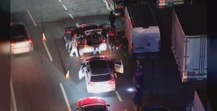 Küçükçekmece'de asayiş denetimi: 2 firari şüpheli yakalandı