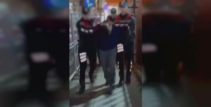Küçükçekmece'de kaçan şüphelinin üzerinden uyuşturucu çıktı