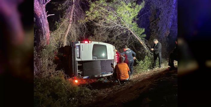 Kumluca'daki kazada tur minibüsündeki 15 kişi yaralandı
