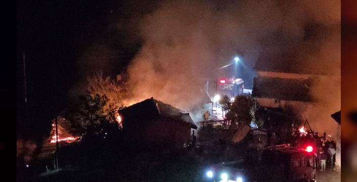 Kütahya'da 6 samanlık ve ahır küle döndü