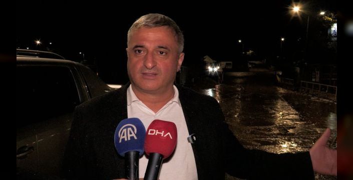 Madenli'de taşan ırmak 3 mahallenin yolunu kapattı