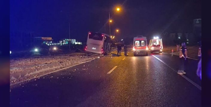 Malatya'da otobüs ile çarpışan hafif ticari araçta iki kişi hayatını kaybetti