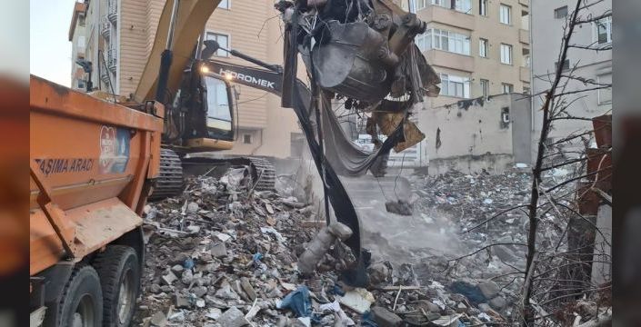 Maltepe'de çöken binada hayatını kaybedenlerin sayısı 5'e yükseldi