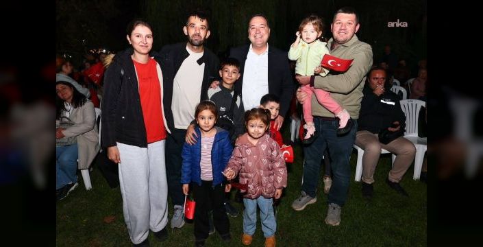 Manisa’da 1000 drone’la Atatürk ve bayrak gösterisi