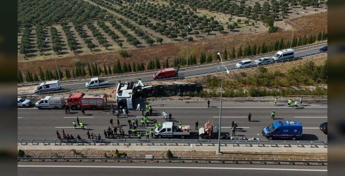 Manisa'da 11 ölümlü kazada iki şoför tutuklandı