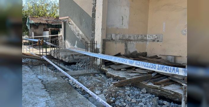 Mersin'de çöken merdivenin altında kalan işçi öldü