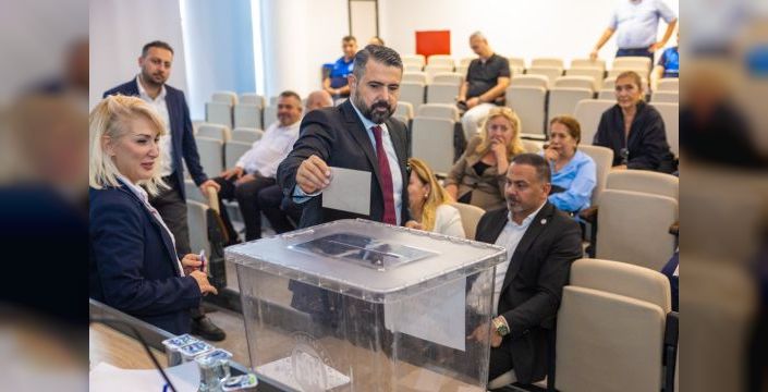 Mezitli'de başkan vekili CHP'li Turgut Selağzı oldu