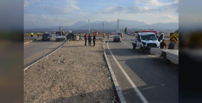 Milletvekili Karakoç'un içinde bulunduğu araç kazaya karıştı: 1 ölü, 7 yaralı